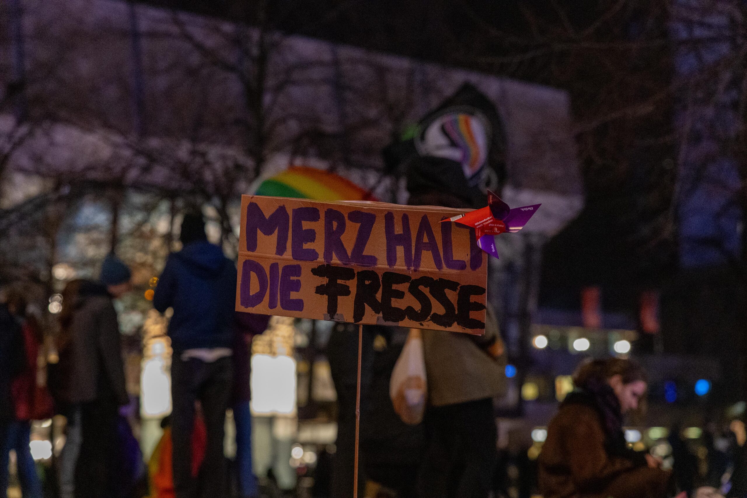 „Hoch mit der Brandmauer, nieder mit der CDU“ „01.02.25“